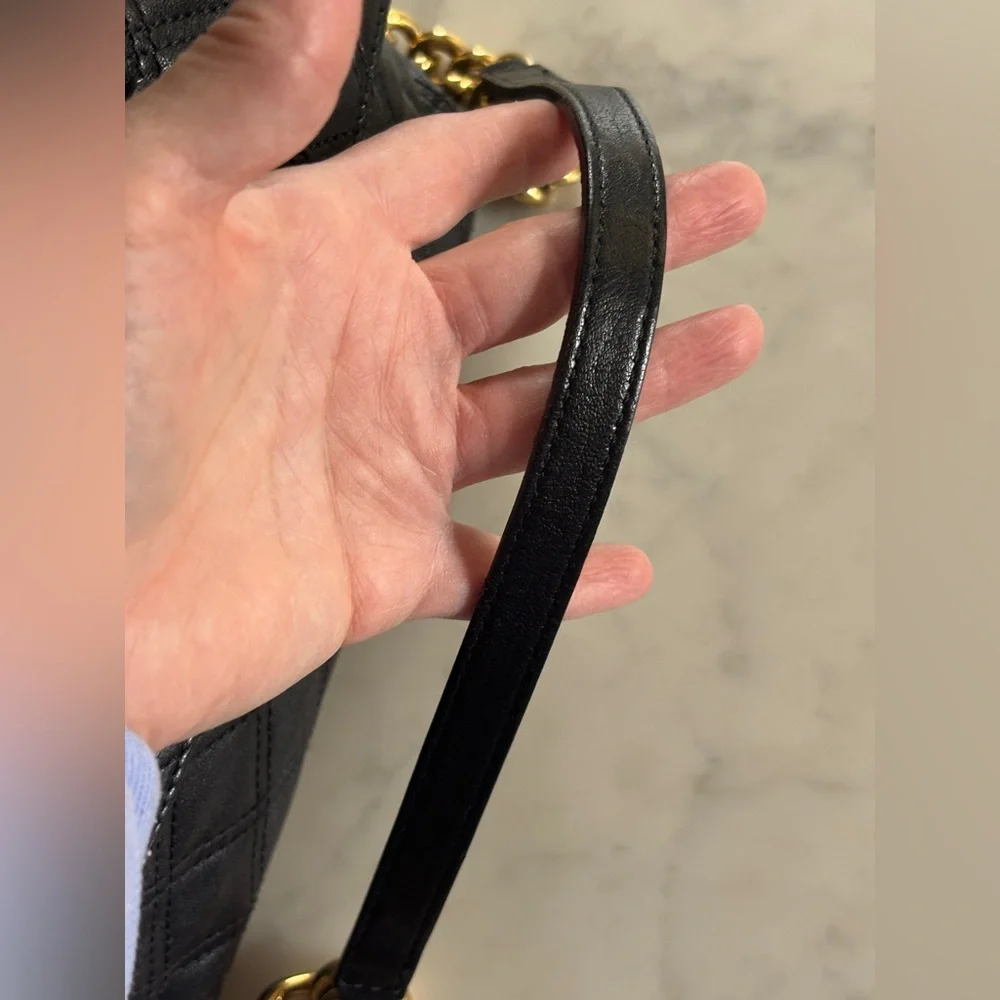 Marc Jacobs Black Quilted Shoulder Bag with Gold Chain - Picture 3 of 16